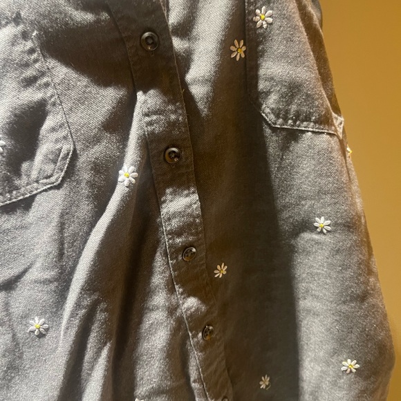 Torrid daisy button down shirt - Picture 13 of 15
